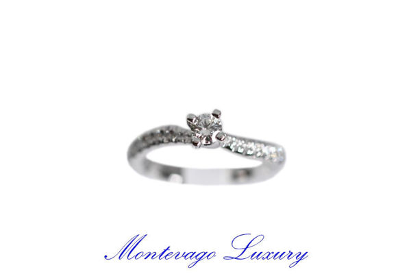 Picture of ANELLO SOLITARIO 0.25 CT E DIAMANTI