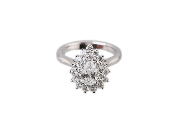 Picture of ANELLO A GOCCIA CON DIAMANTI 1.56 CT