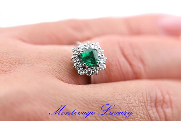 Immagine di ANELLO CON SMERALDO 1 CT E DIAMANTI