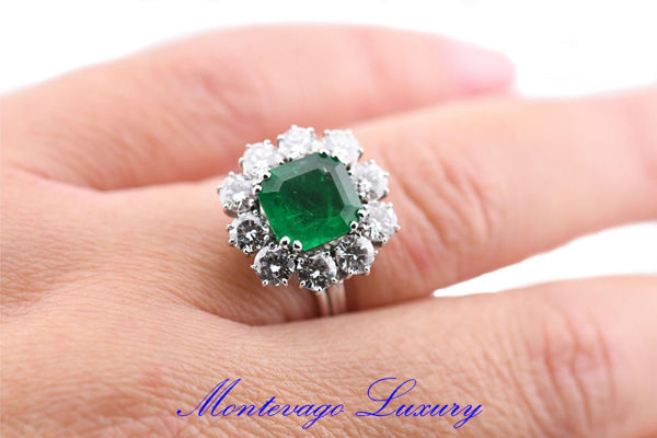 Immagine di ANELLO IN PLATINO CON SMERALDO 2,67 CT