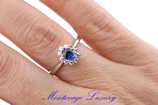 Picture of ANELLO CON ZAFFIRO 0.59 CT E DIAMANTI