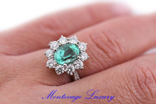 Picture of ANELLO CON SMERALDO 2.38 CT E DIAMANTI